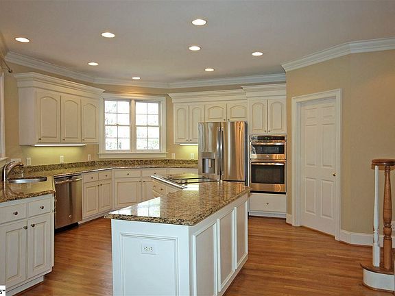 5th image of 401 Rivercrest Dr