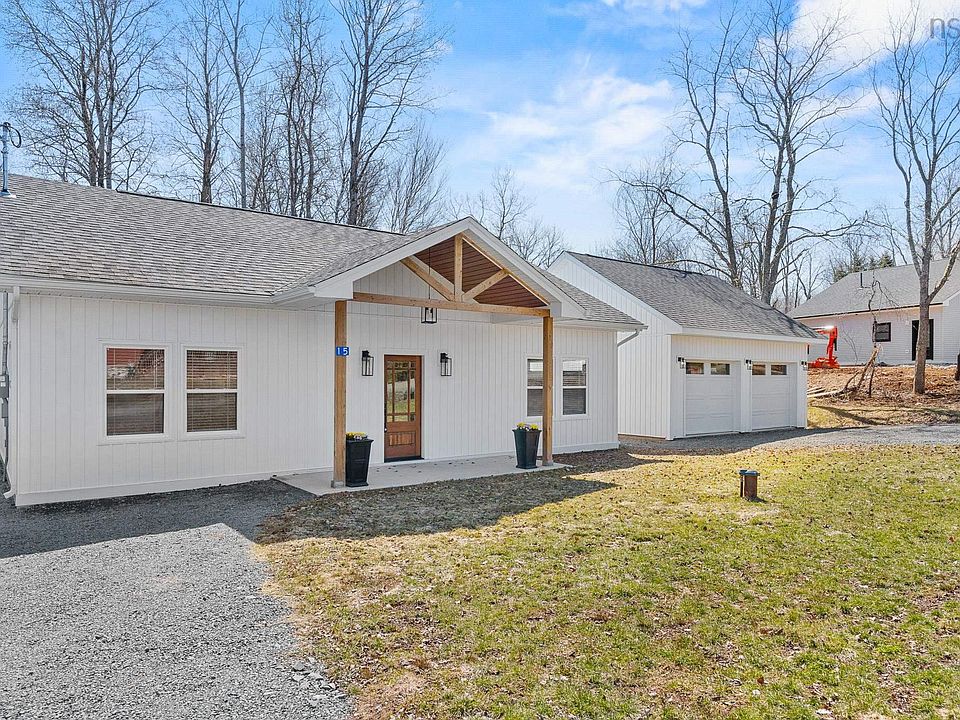 1st image of 15 Chalet Cres