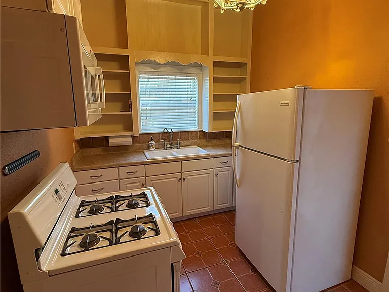 406 Normandy St — Photo 6