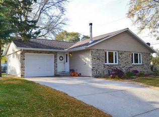 6913 Donna Dr, Middleton, WI 53562