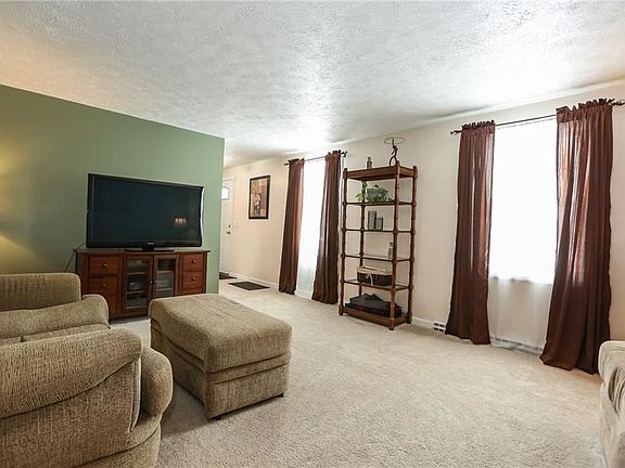 5th image of 192 Peakview Dr