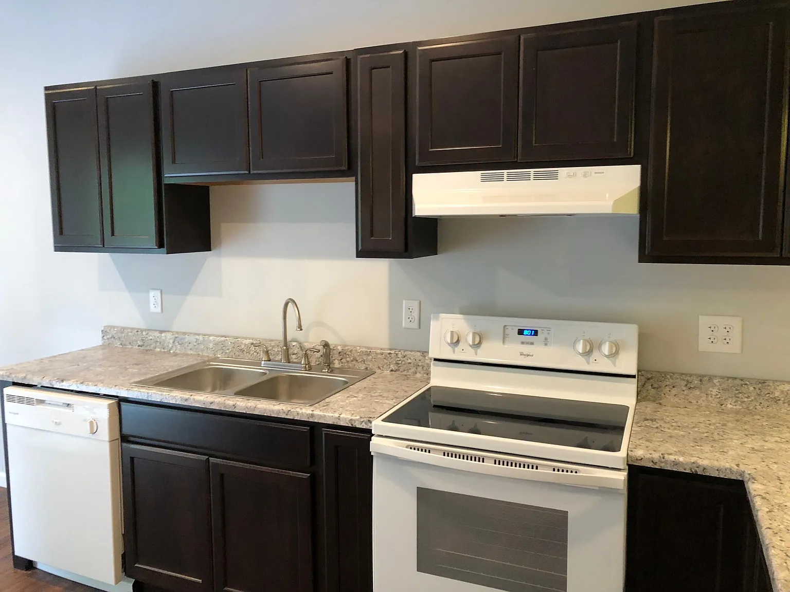 22 Taylor Ave — Photo 3