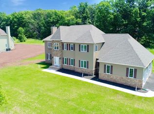 9 Fawn Run Ln, Branchburg, NJ 08876