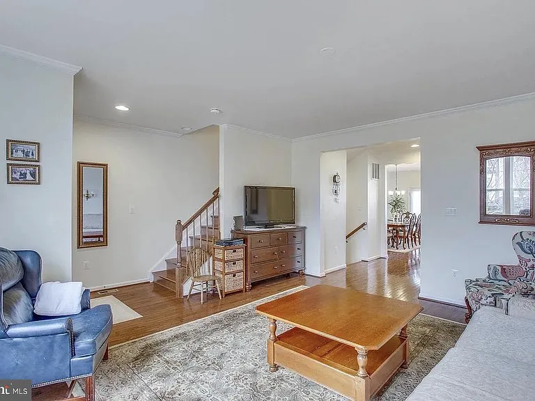216 Apricot St — Photo 4