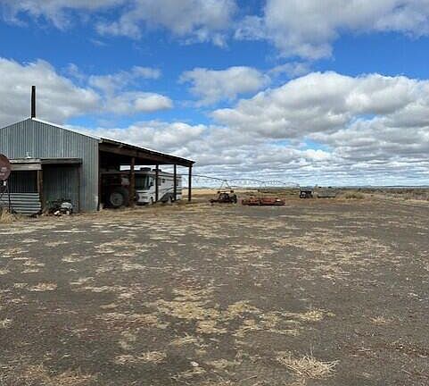 Barn & field behind with irrigation water rights>