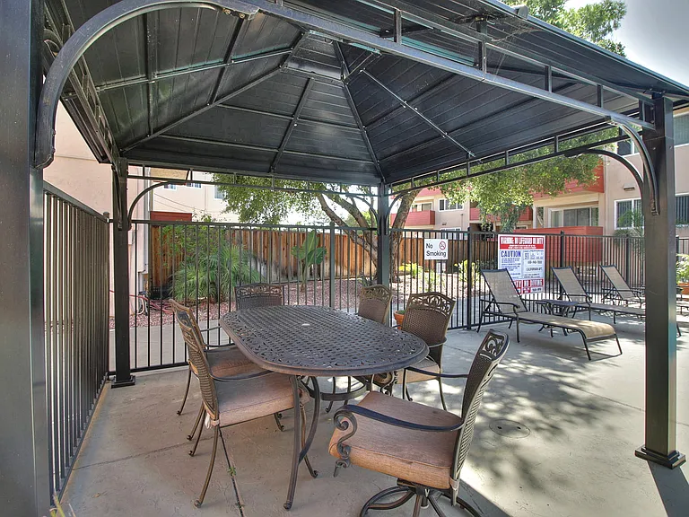 The Californian Apartments — Photo 9