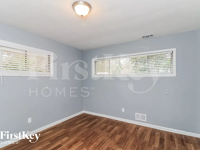 3453 Woods Dr — Photo 11