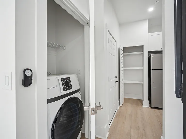 326 S Plant Ave #1 — Photo 7