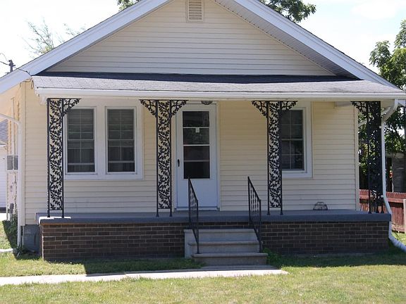2nd image of 1866 Owosso Ave