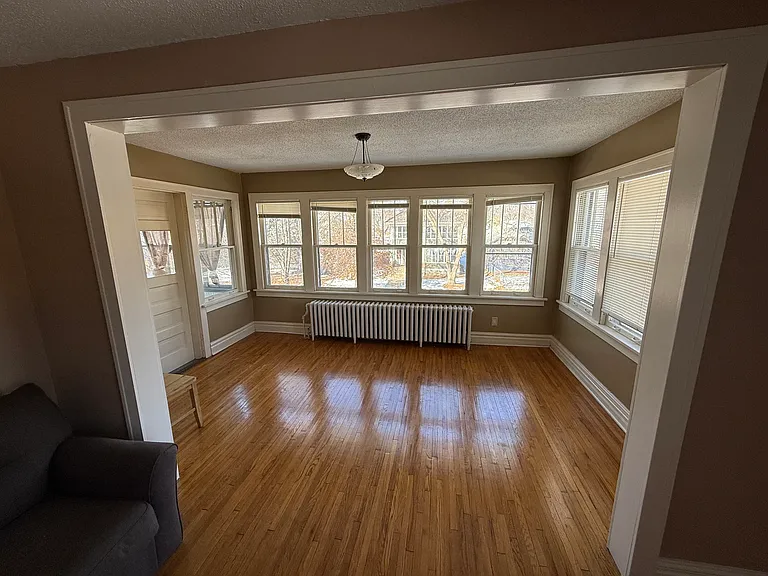 992 Wakefield Ave — Photo 8