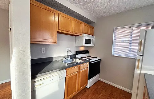 555 Lowell Ave Photo 1