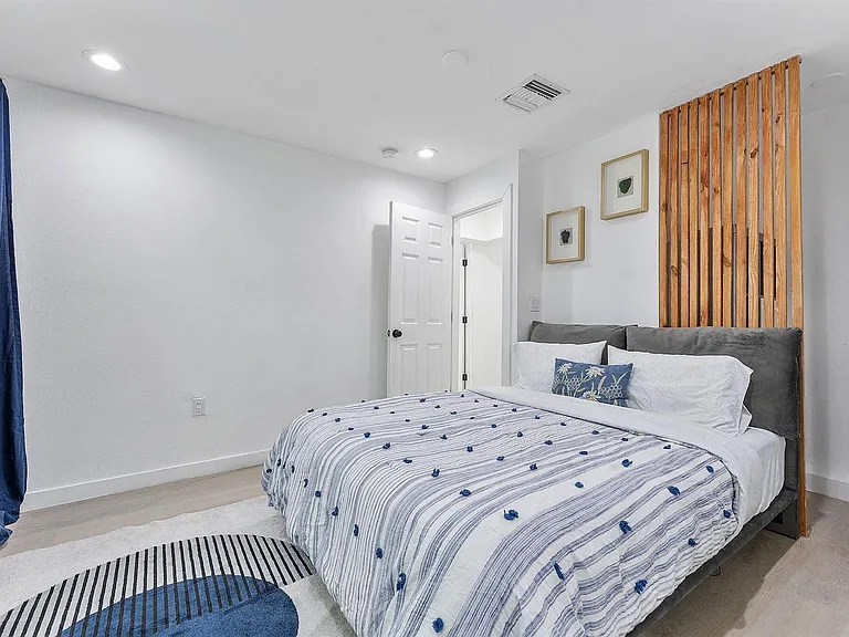 2629 SW 6th Ct — Photo 23