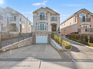 386 Alverson Ave, Staten Island, NY 10309