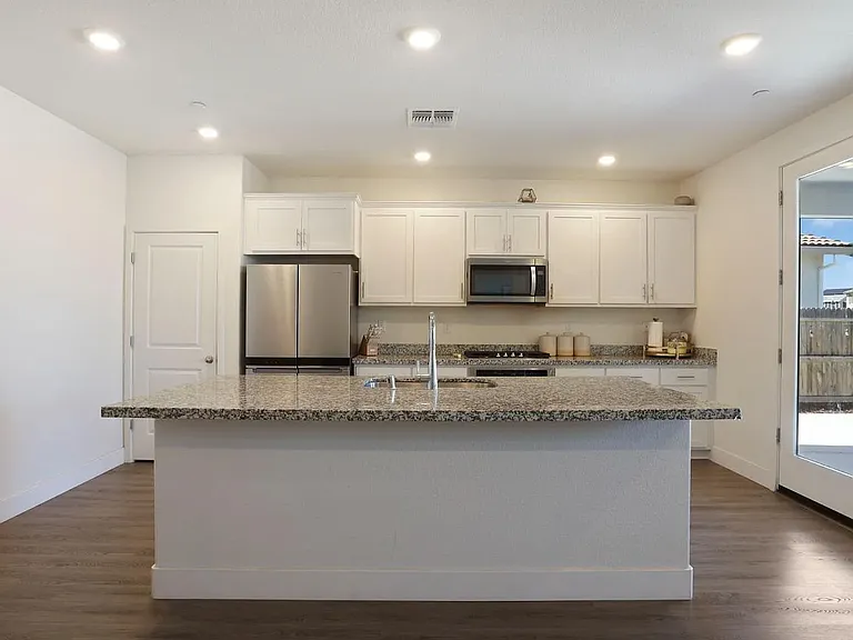989 Osprey Dr — Photo 7