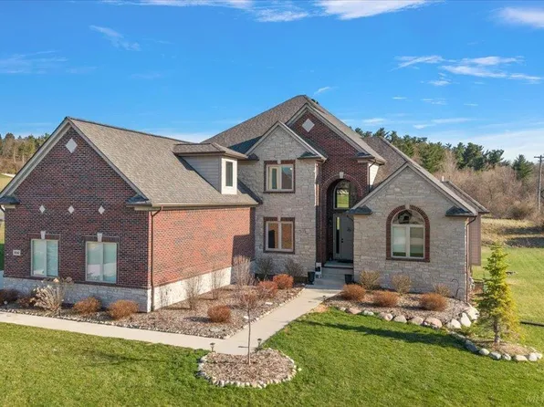 8166 Morningside Dr, Romeo, MI 48065