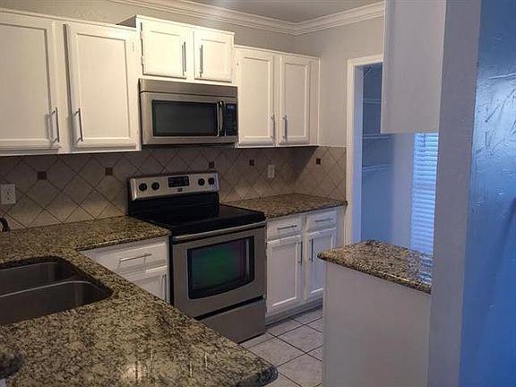 5th image of 621 Carriagehouse Ln APT 6
