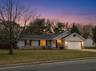 1327 Montclair PLACE, Fort Atkinson, WI 53538