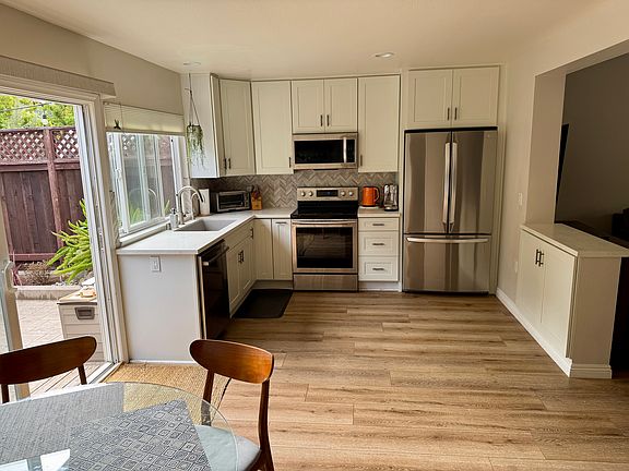 4th image of 538 Turfwood Ln