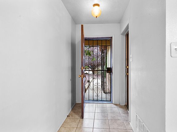 5th image of 1637 Arcadian Trl NW