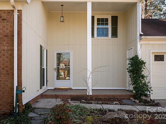 3rd image of 11108 Sevilla Ct