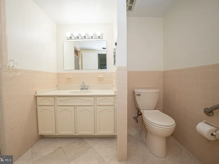 260 W Montgomery Ave #304 — Photo 21