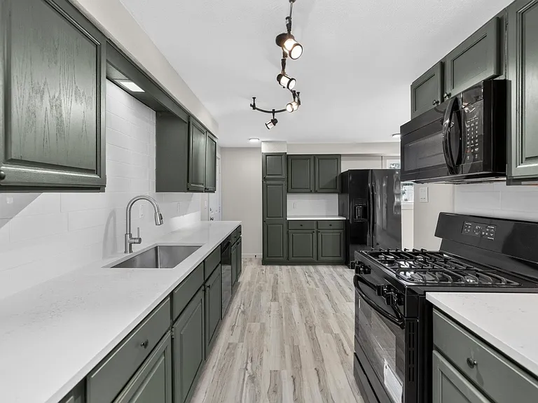 2510 Normandy Dr — Photo 8