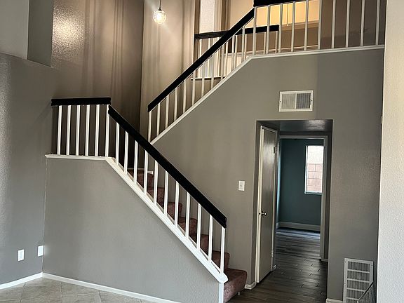 4th image of 25247 Harker Ln