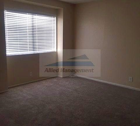 4th image of 930 N Vine Ave APT 24