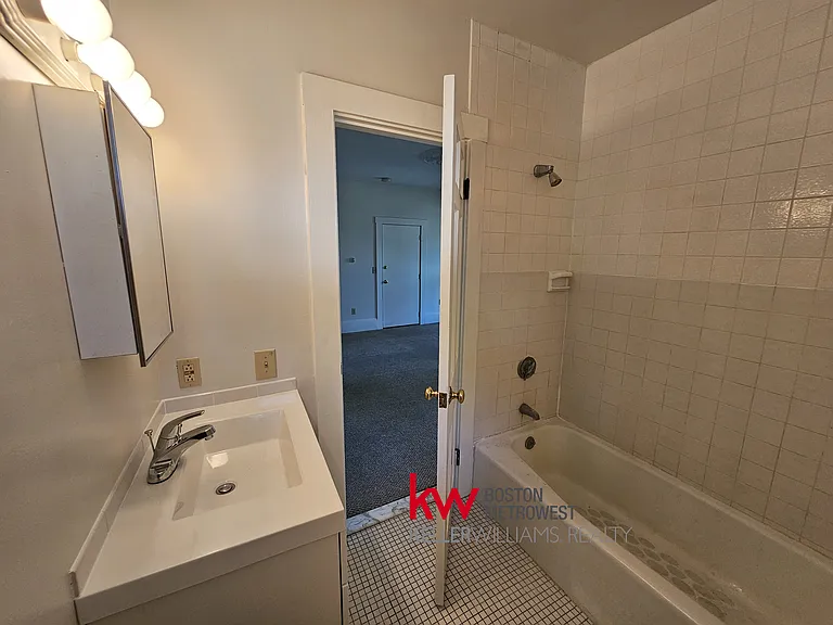 40 E Main St #1F — Photo 10