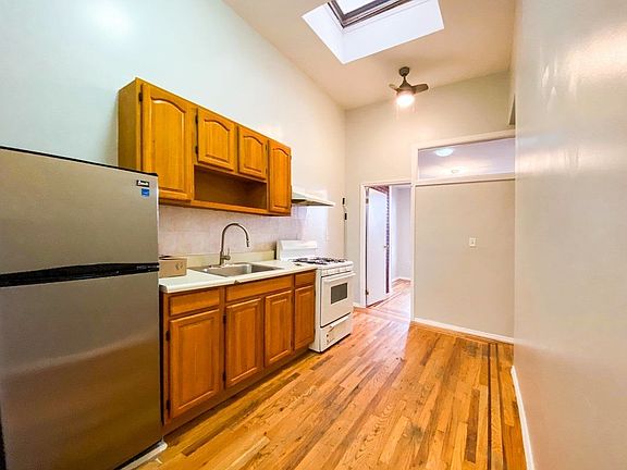 3rd image of 179 Jefferson St #2B