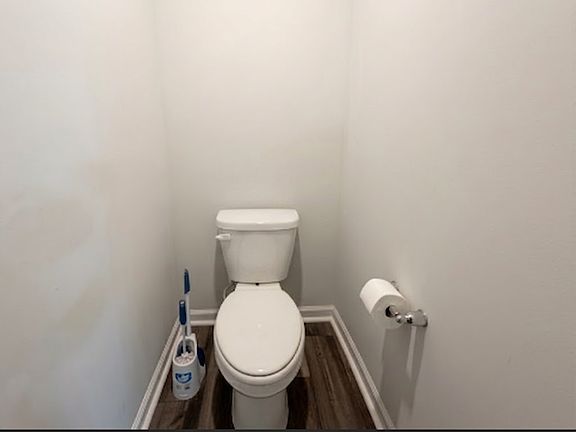 5th image of 143 Chesnut St