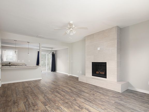 2nd image of 2412 Lake Park #102