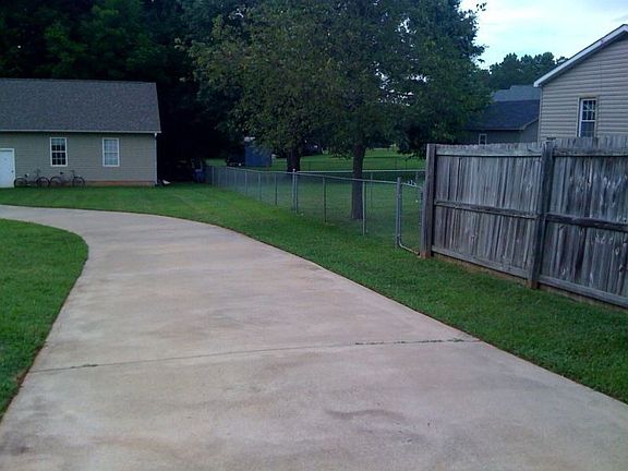 Detached garage