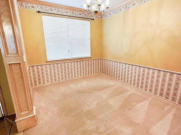 4th image of 4814 NE Bell Ave