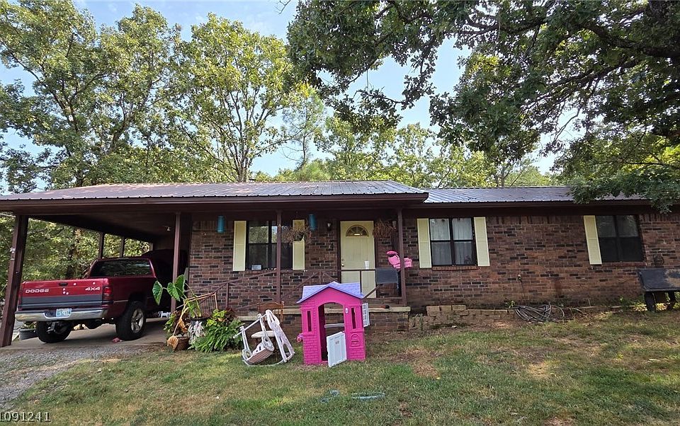1st image of 403 W Chestnut Ln