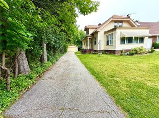 1965 E 221st St, Euclid, OH 44117