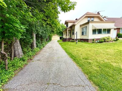 1965 E 221st St, Euclid, OH, 44117