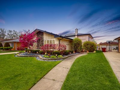 10728 S Lamon Ave, Oak Lawn, IL, 60453