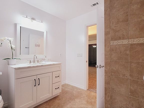 5th image of 14307 Bridgewood Dr Room 1