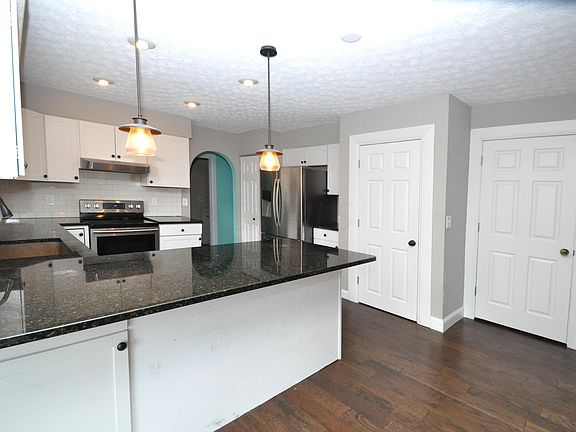 4th image of 340 N Bend Dr
