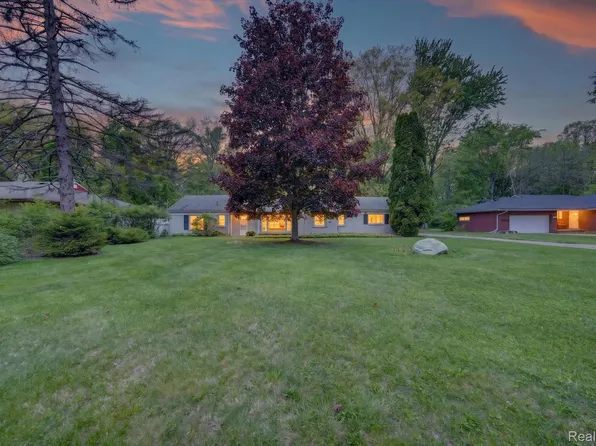 30621 Balewood St, Southfield, MI 48076