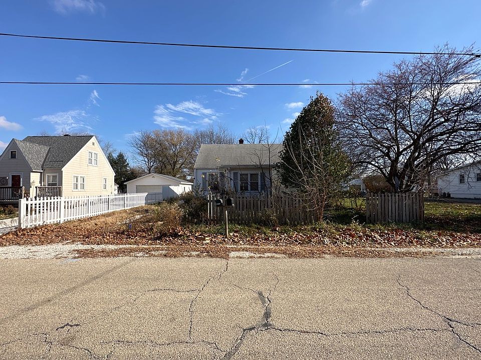2nd image of 3916 S Chalmers Ave