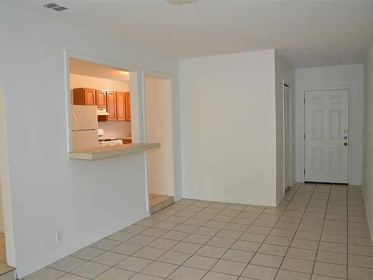 1211 Ridgemont Dr — Photo 7