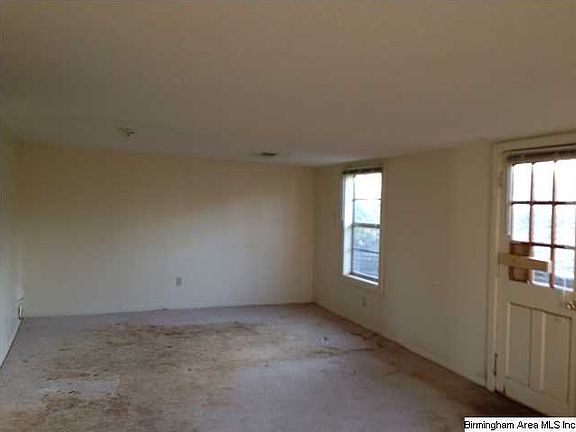 4th image of 610 34th Ave E