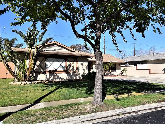 2nd image of 835 Calle La Palmera