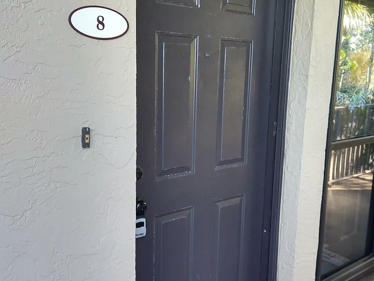 1020 Pinetree Dr #8 — Photo 2