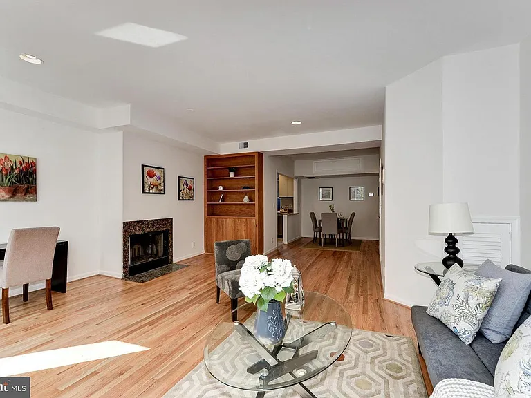 1112 25th St NW #7 — Photo 3