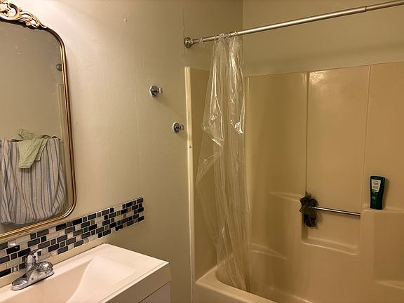 3rd image of 207 Tallow Wood Dr