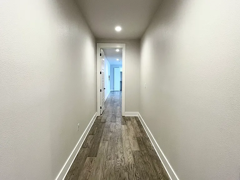 251 S Mill St #320 — Photo 18