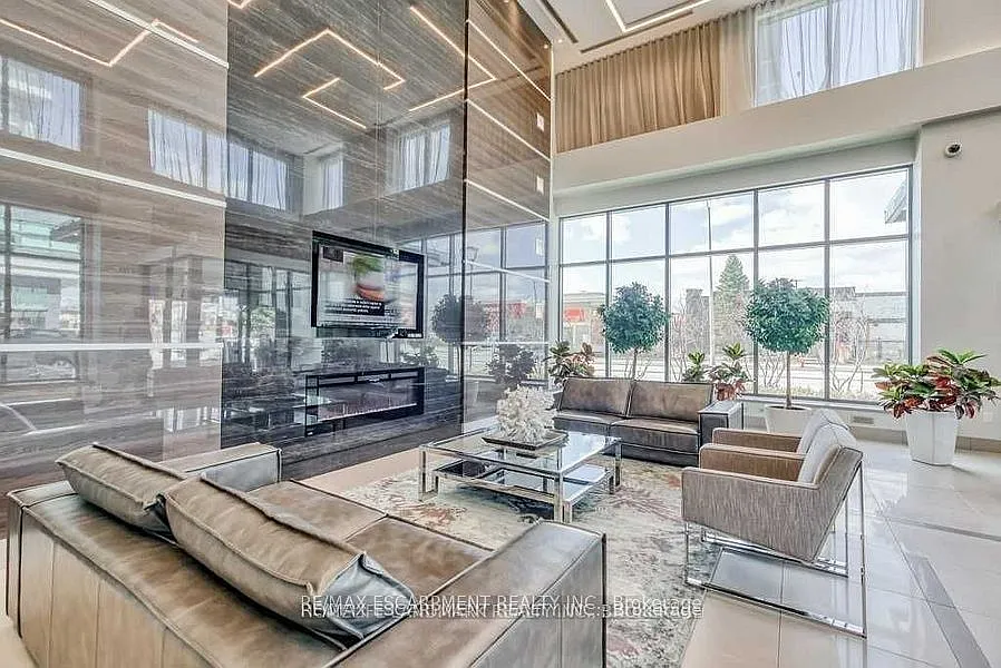3 bed, $3,000 — Photo 2